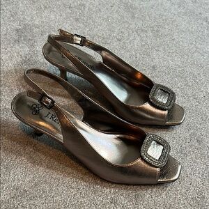 J.Renee Women's Silver Metallic Slingback, Kitten Heels size 7M.